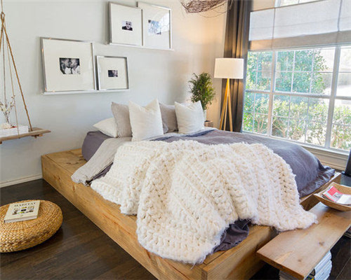 小户型的卧室一定要注重收纳功能才能保持卧室的整洁性