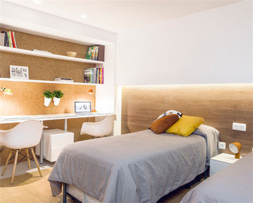 小户型的卧室一定要注重收纳功能才能保持卧室的整洁性